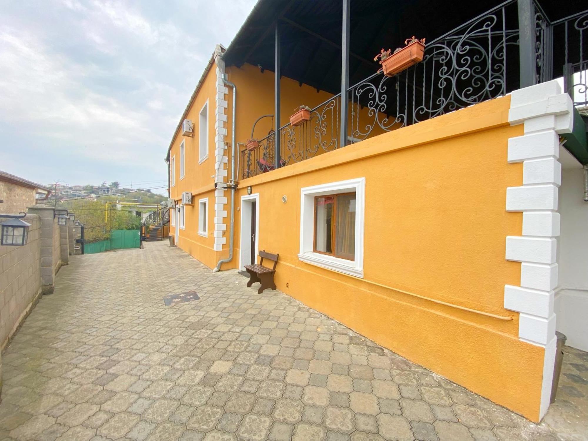 Hotel Orange Kutaisi Eksteriør bilde